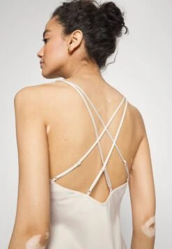 Anna Field Bridal Nightie / 003 - Off-White - Chemise De Nuit / Nuisette - 003 - Off-White -Femmes Vêtements Boutique 9c3870beb15a4e44a97686ec673230cd