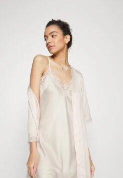 Anna Field Bridal Nightie / 003 - Off-White - Chemise De Nuit / Nuisette - 003 - Off-White -Femmes Vêtements Boutique b0d5595a3a9e44e28968fba66029159e